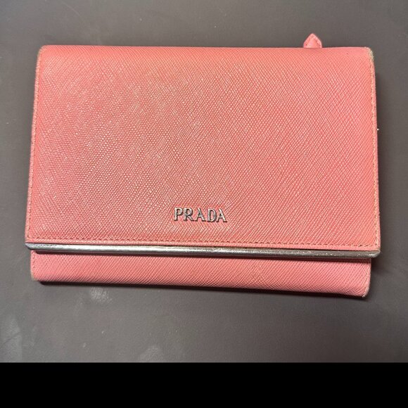 Authentic Prada Saffiano Metal Wallet in Peonia COA Included - EUC - Picture 1 of 7